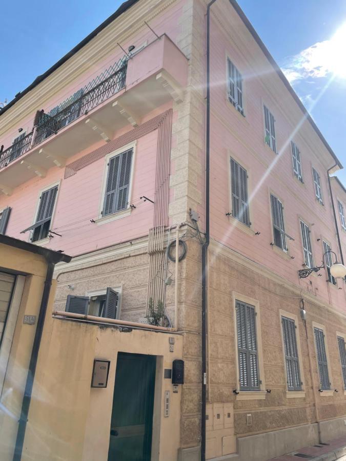 Appartamento Stella Marina In Pieno Centro Di Pietra Ligure Sulla Passeggiata E A Un Passo Dal Mare Exterior photo
