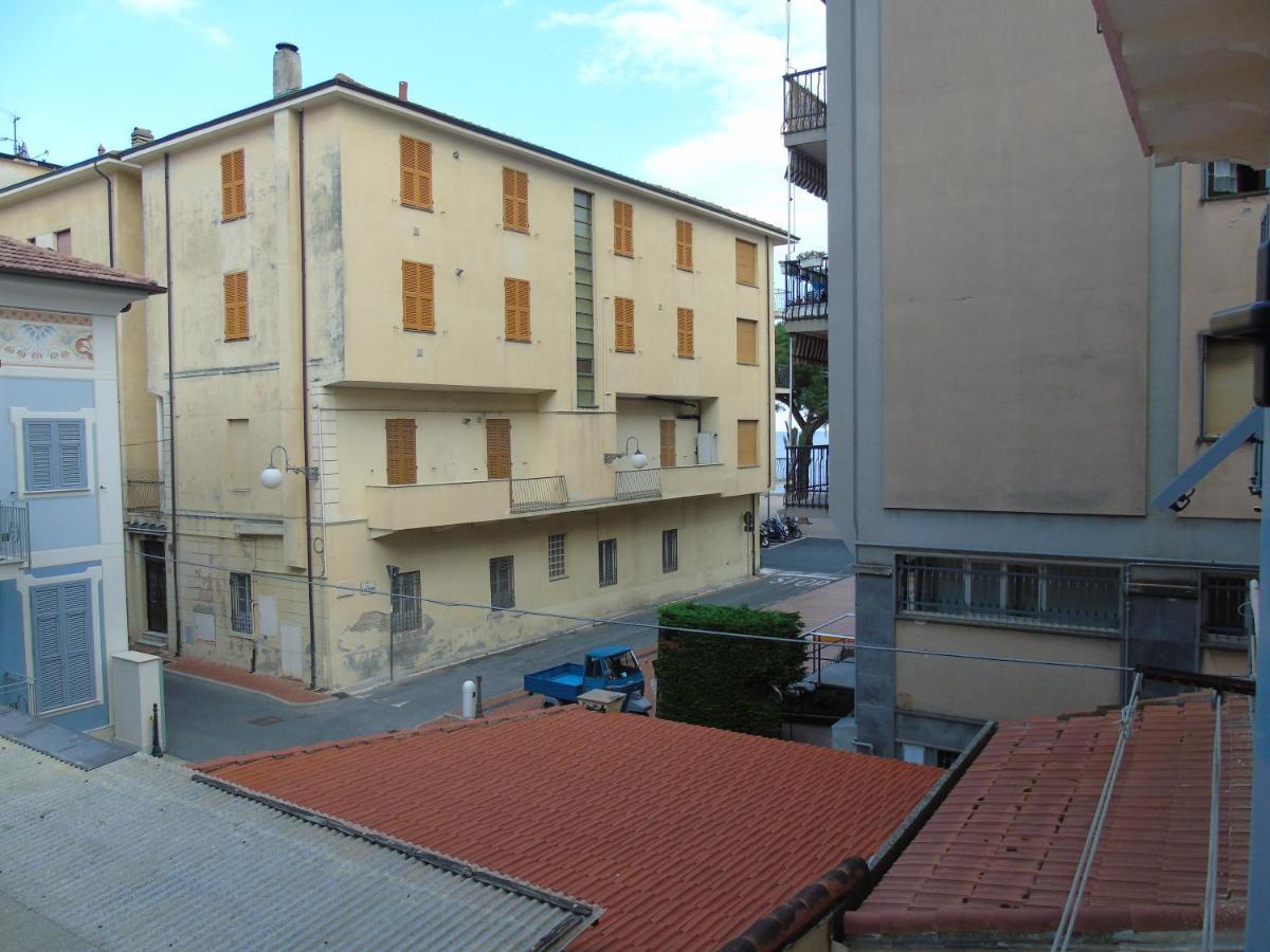 Appartamento Stella Marina In Pieno Centro Di Pietra Ligure Sulla Passeggiata E A Un Passo Dal Mare Exterior photo
